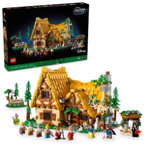 LEGO® Disney 43242 Chatka Królewny Śnieżki i siedmiu krasnoludków